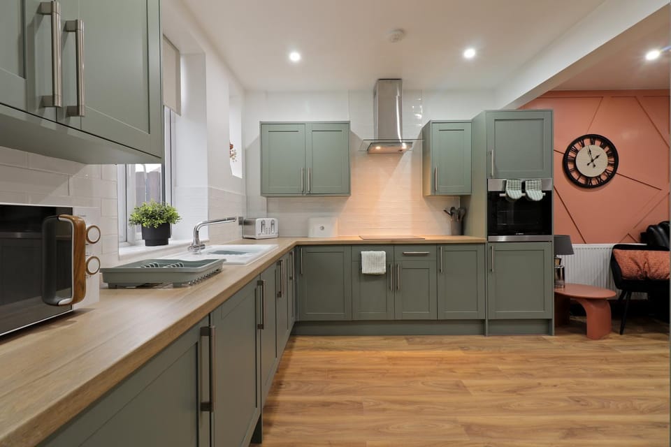 NEW - Beautiful Sheffield House for Team of 6 Contractors - by PureStay Contractor Properties House in Sheffield