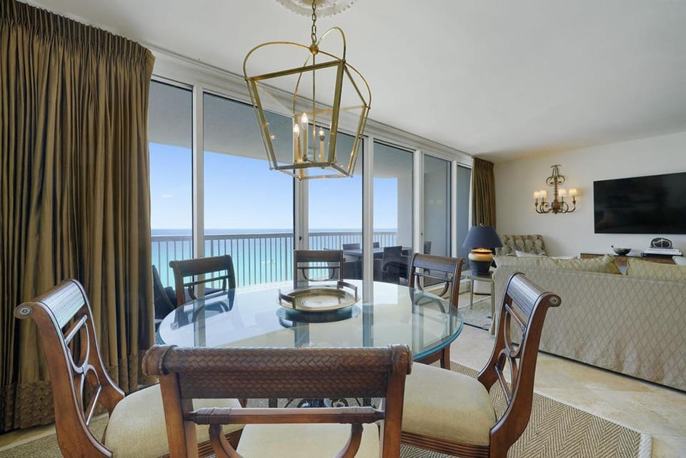 Maison Par Leau - Gulf Front Condominium with Ocean Views & Shared Amenities House in Destin