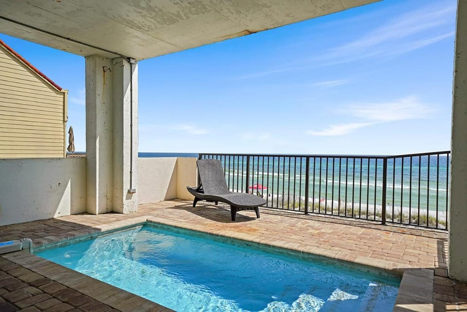 Luna Plata - Oceanfront Duplex with Private Pool & Beach Access House in Destin