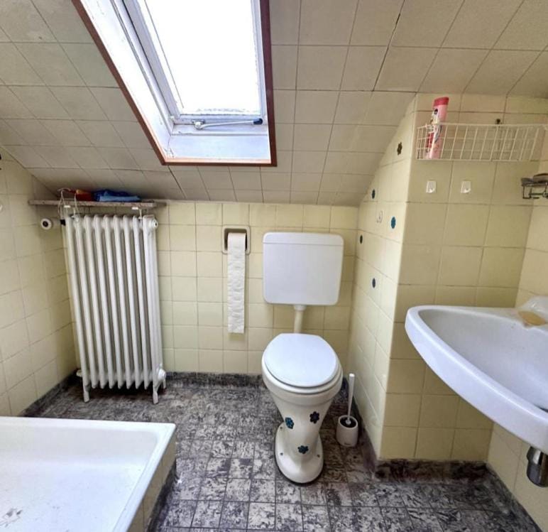 Private Top Floor Apartment near Sana Klinik Bed and Breakfast in Offenbach