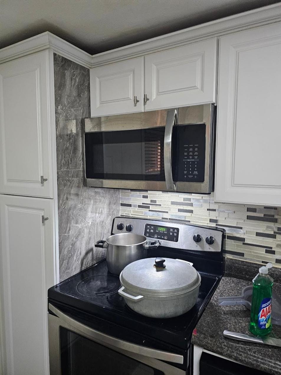 Kitchen or kitchenette, Kitchen or kitchenette, stove