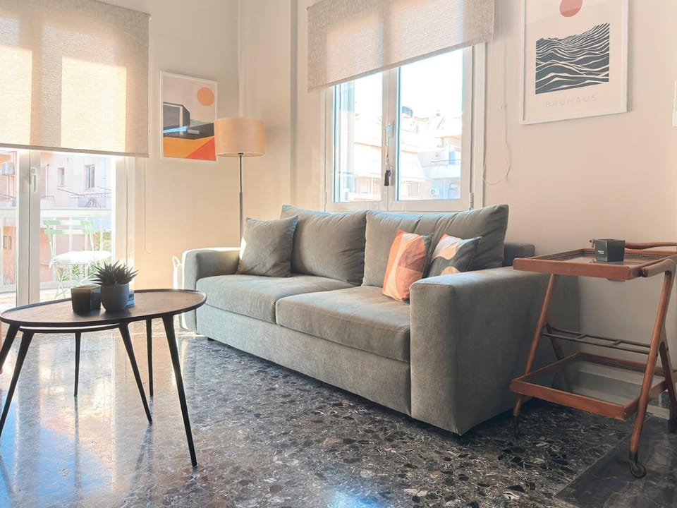 TV and multimedia, Living room, Seating area, air conditioner