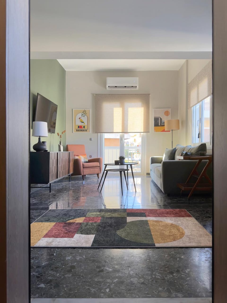 TV and multimedia, Living room, Photo of the whole room, Seating area, air conditioner