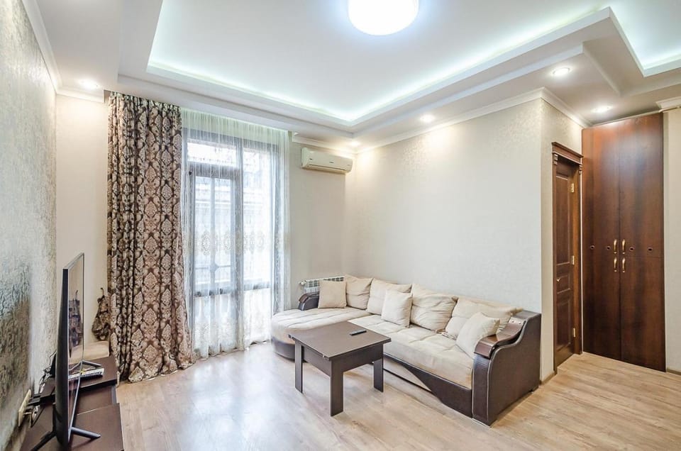 Bed, TV and multimedia, Living room, Photo of the whole room, Seating area, air conditioner