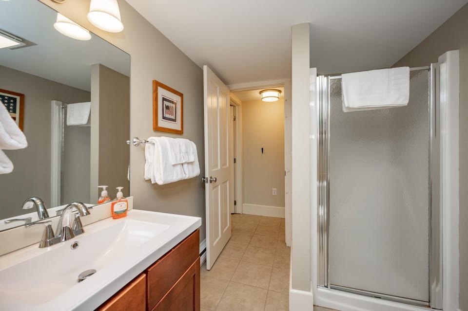 Camp CAJAR by Railey Vacations House in Deep Creek Lake