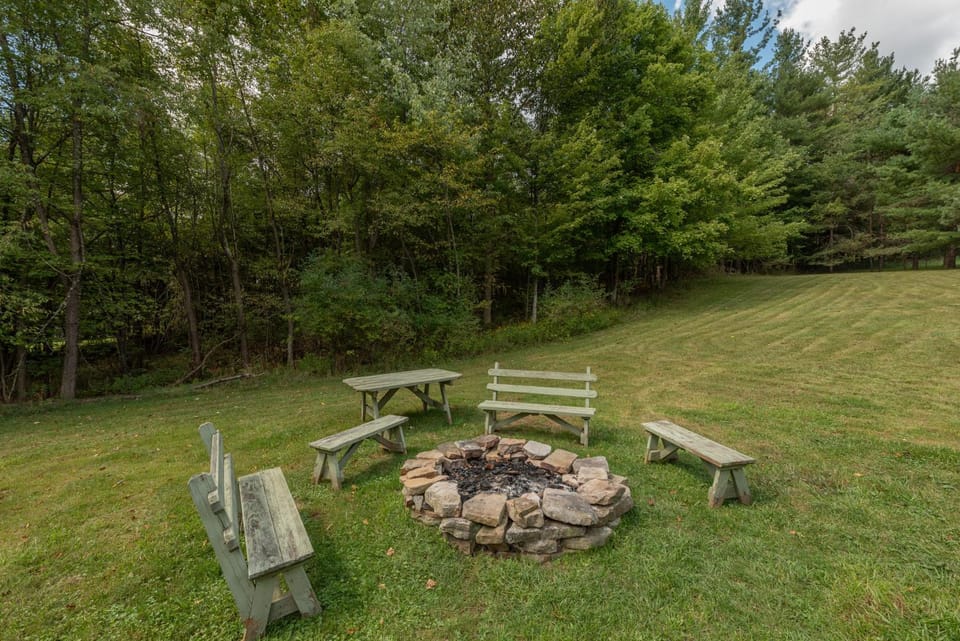 Campfire Cottage by Railey Vacations House in Deep Creek Lake