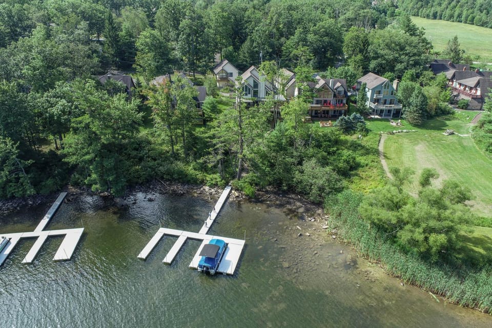 Castaway Cove by Railey Vacations House in Deep Creek Lake