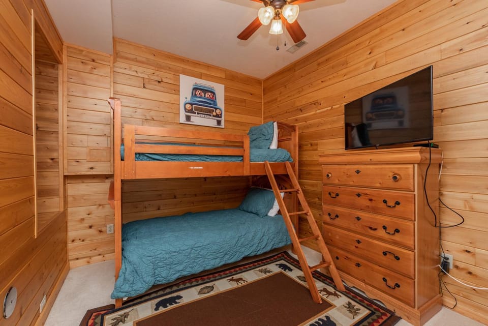 Cedar Shores Villa #02 by Railey Vacations House in McHenry