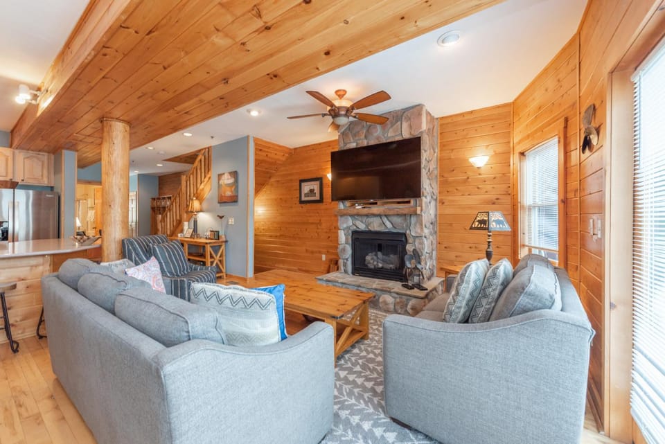 Cedar Shores Villa #02 House in McHenry
