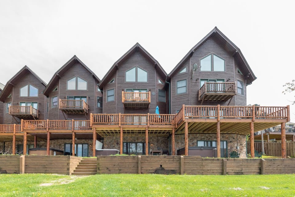 Cedar Shores Villa #02 by Railey Vacations House in McHenry