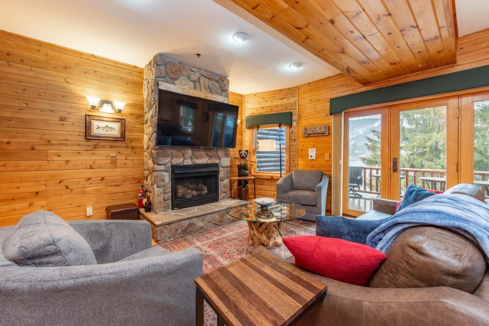 Cedar Shores Villa #06 Bed and Breakfast in McHenry