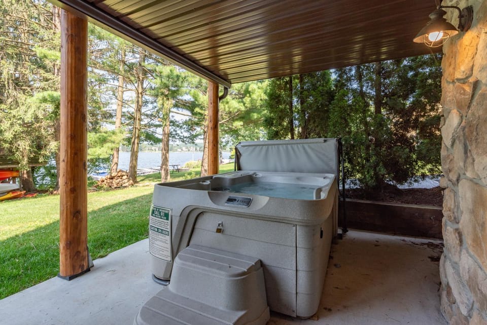Cedar Shores Villa #06 Bed and Breakfast in McHenry
