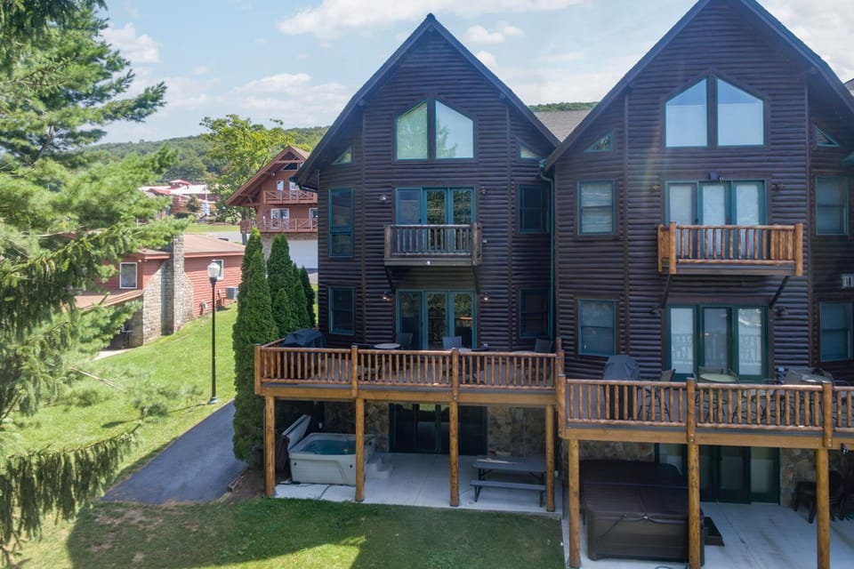 Cedar Shores Villa #06 Bed and Breakfast in McHenry