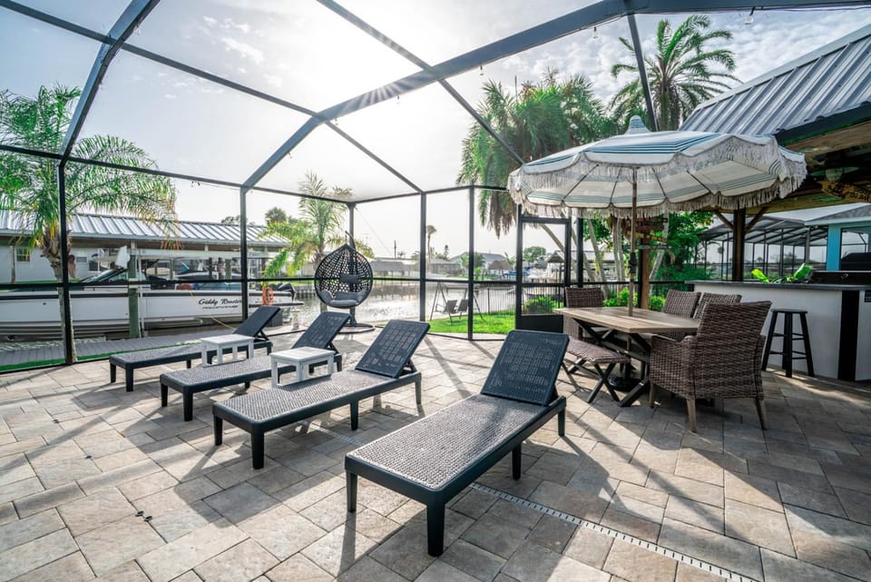 Baywatch - 712 Jamaica Cir W House in Apollo Beach