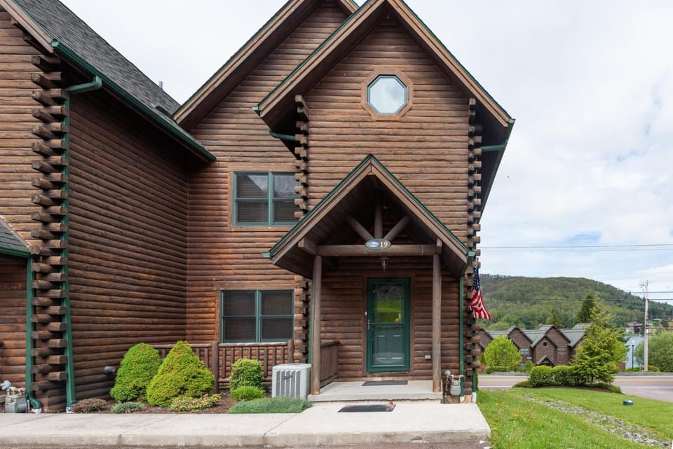 Cedar Shores Villa #19 Bed and Breakfast in McHenry