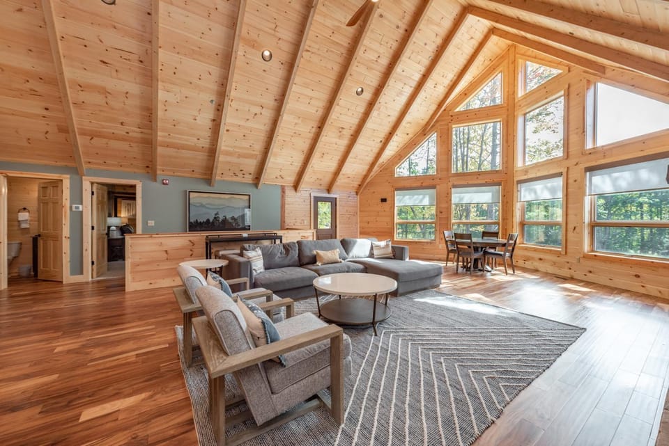 Cedar Summit by Railey Vacations House in McHenry