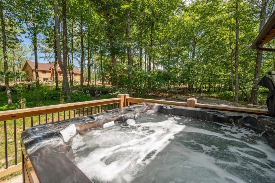 Cedar Summit by Railey Vacations House in McHenry