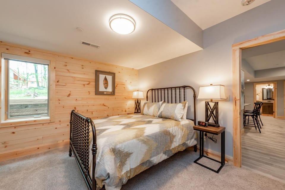 Cedar Summit House in McHenry