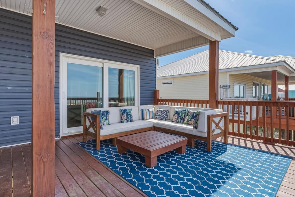 Patio, Day, Balcony/Terrace, Seating area