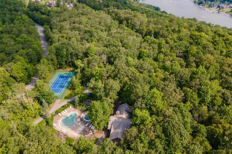 Chateau Relaxo House in Deep Creek Lake