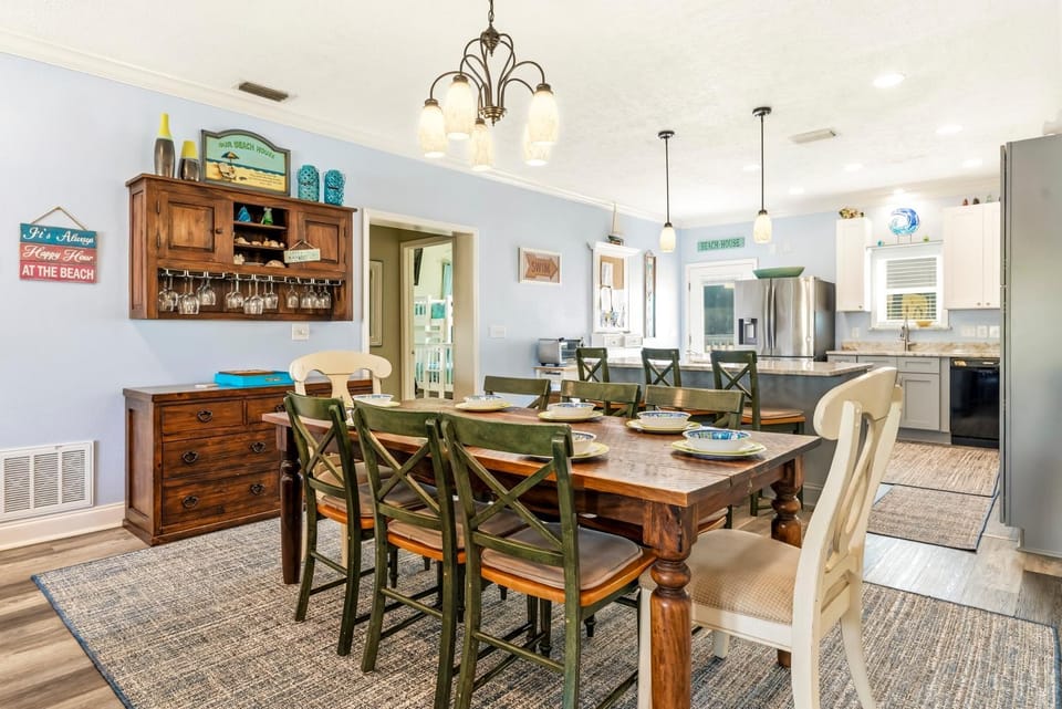 Kitchen or kitchenette, Food and drinks, Dining area, furniture