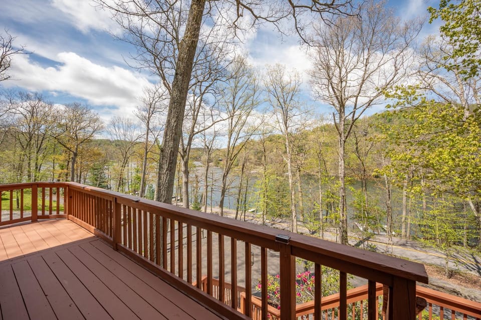 Cherry Creek Retreat House in Deep Creek Lake