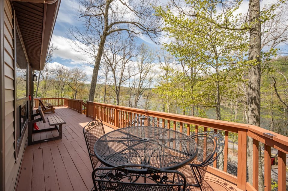 Cherry Creek Retreat House in Deep Creek Lake