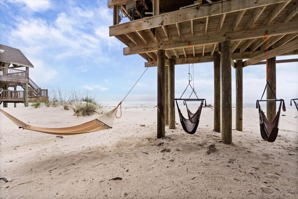 Property building, Day, Balcony/Terrace, Beach