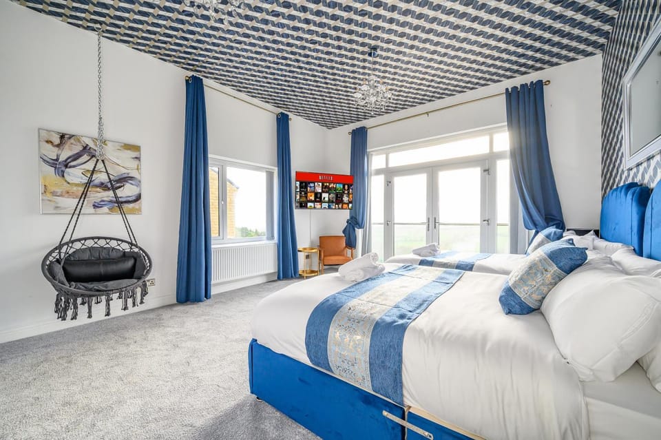 Bed, Photo of the whole room, Bedroom