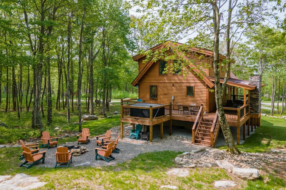 Chimney Rock Ridge by Railey Vacations House in Deep Creek Lake