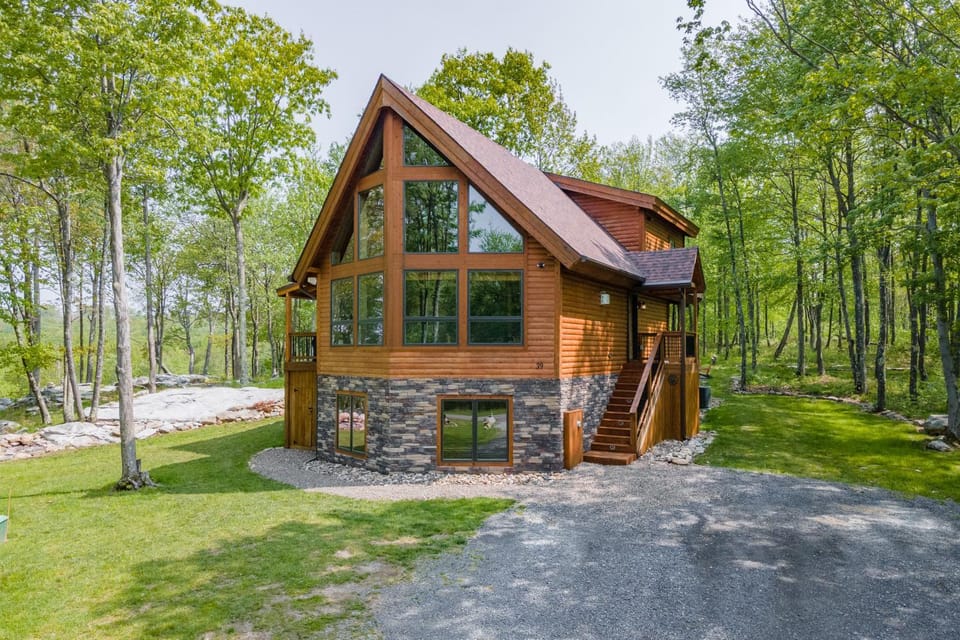 Chimney Rock Ridge by Railey Vacations House in Deep Creek Lake
