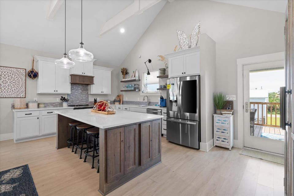 Cast Away - 2114 Bienville House in Dauphin Island