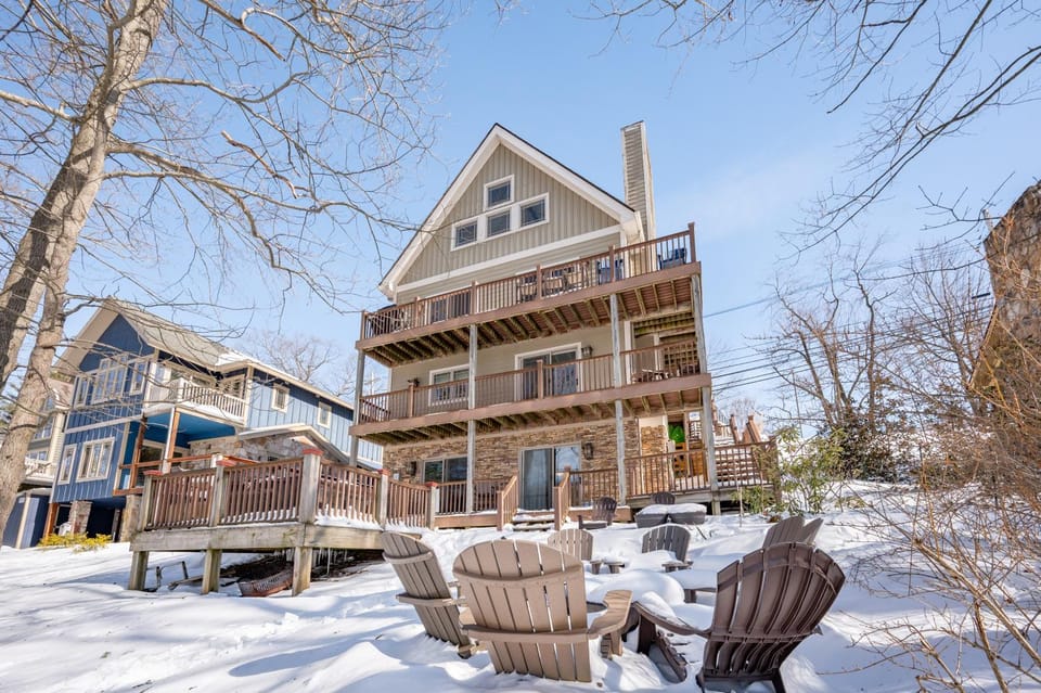 Corks Away by Railey Vacations Bed and Breakfast in Deep Creek Lake