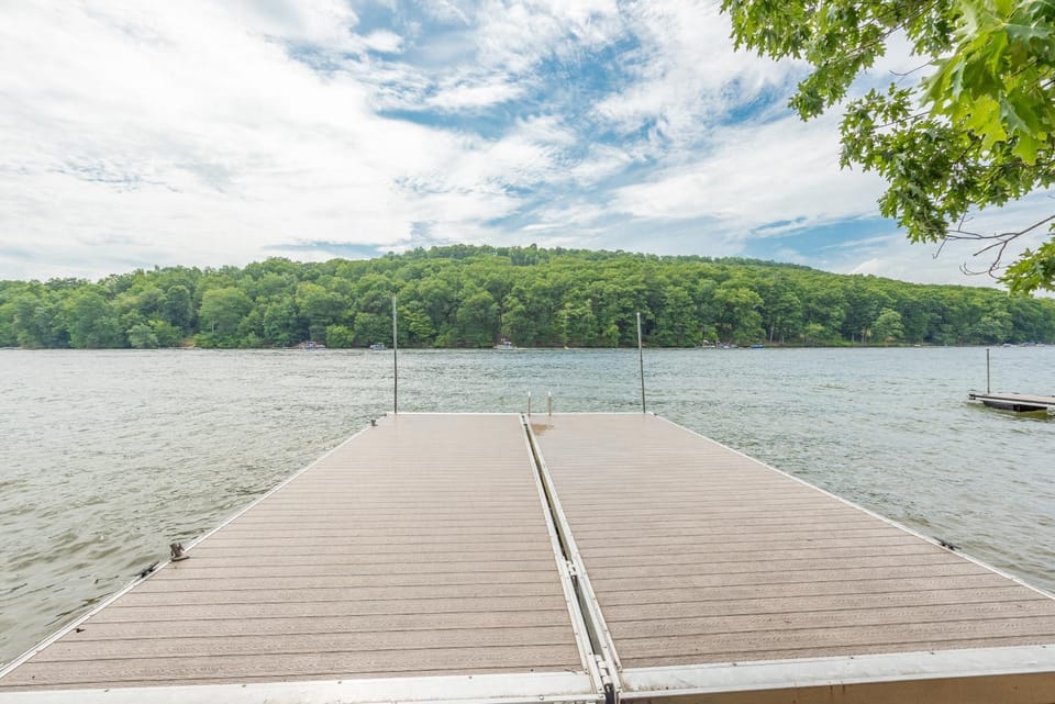 Corks Away by Railey Vacations Bed and Breakfast in Deep Creek Lake