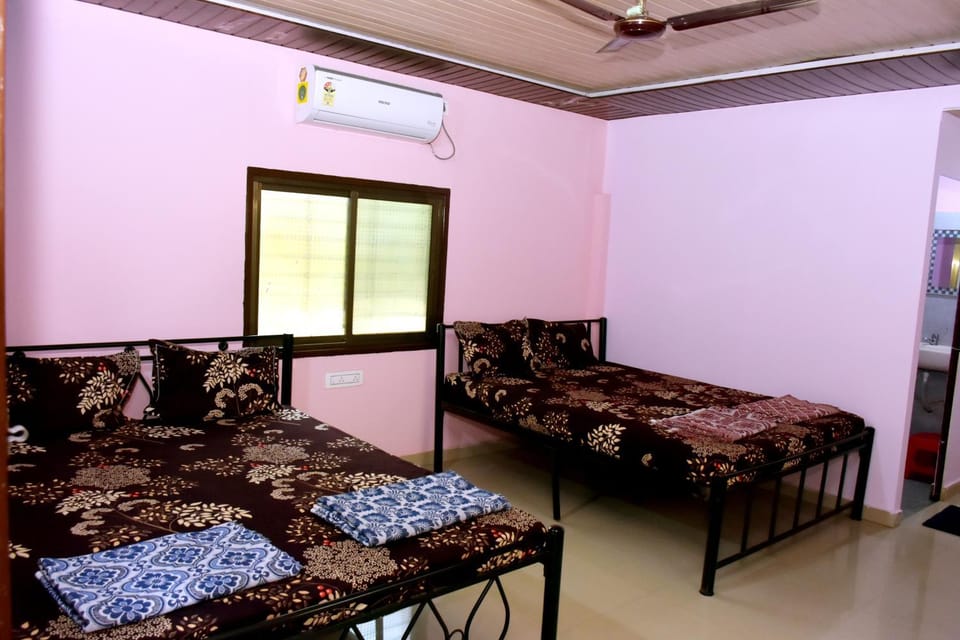 Bedroom, air conditioner