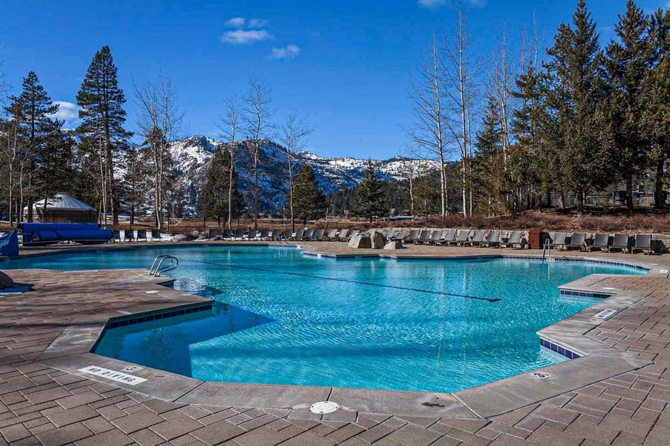 Luxe North Lake Tahoe Getaway in Everline Resort! House in Palisades Tahoe (Olympic Valley)