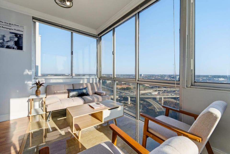 Day, View (from property/room), Living room, Seating area, City view, City view, internet, elevator