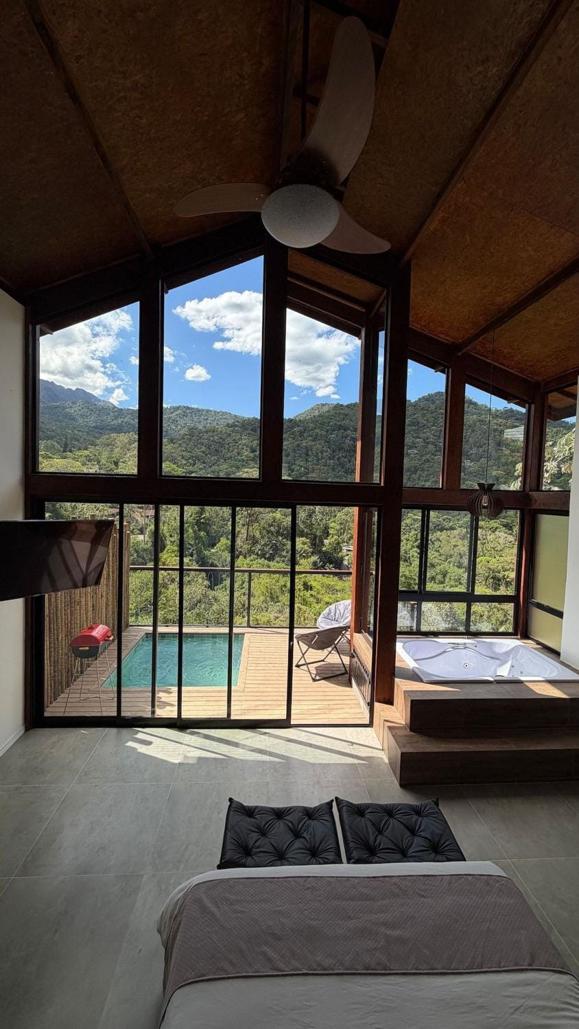 Lobo Freki - Novíssimo Refúgio romântico com vista para a Serra House in State of Rio de Janeiro