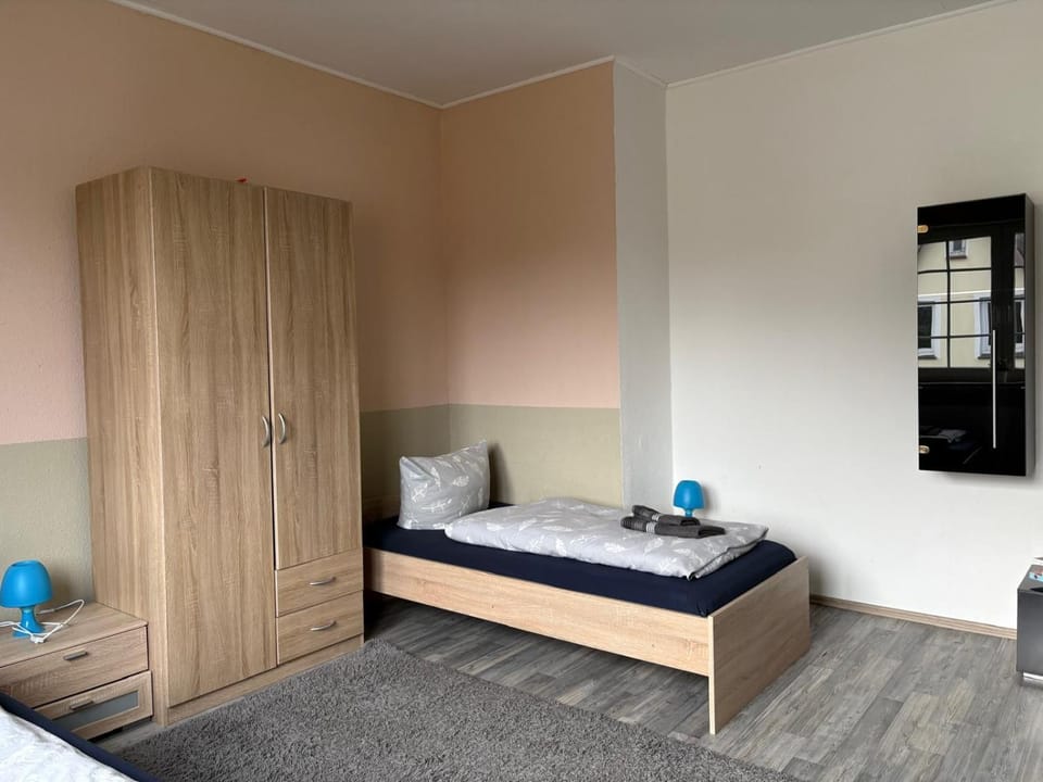 Photo of the whole room, Bedroom