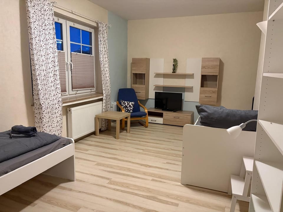 Photo of the whole room, Bedroom