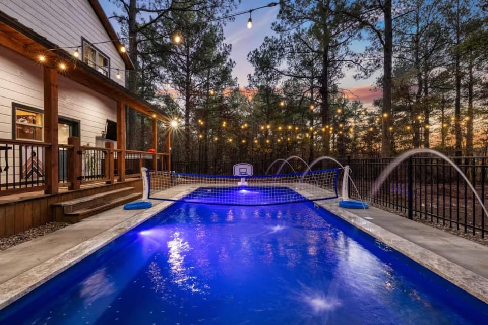 Heated Pool, MiniGolf, Hot Tub, FirePit, Sleeps 14 House in Oklahoma