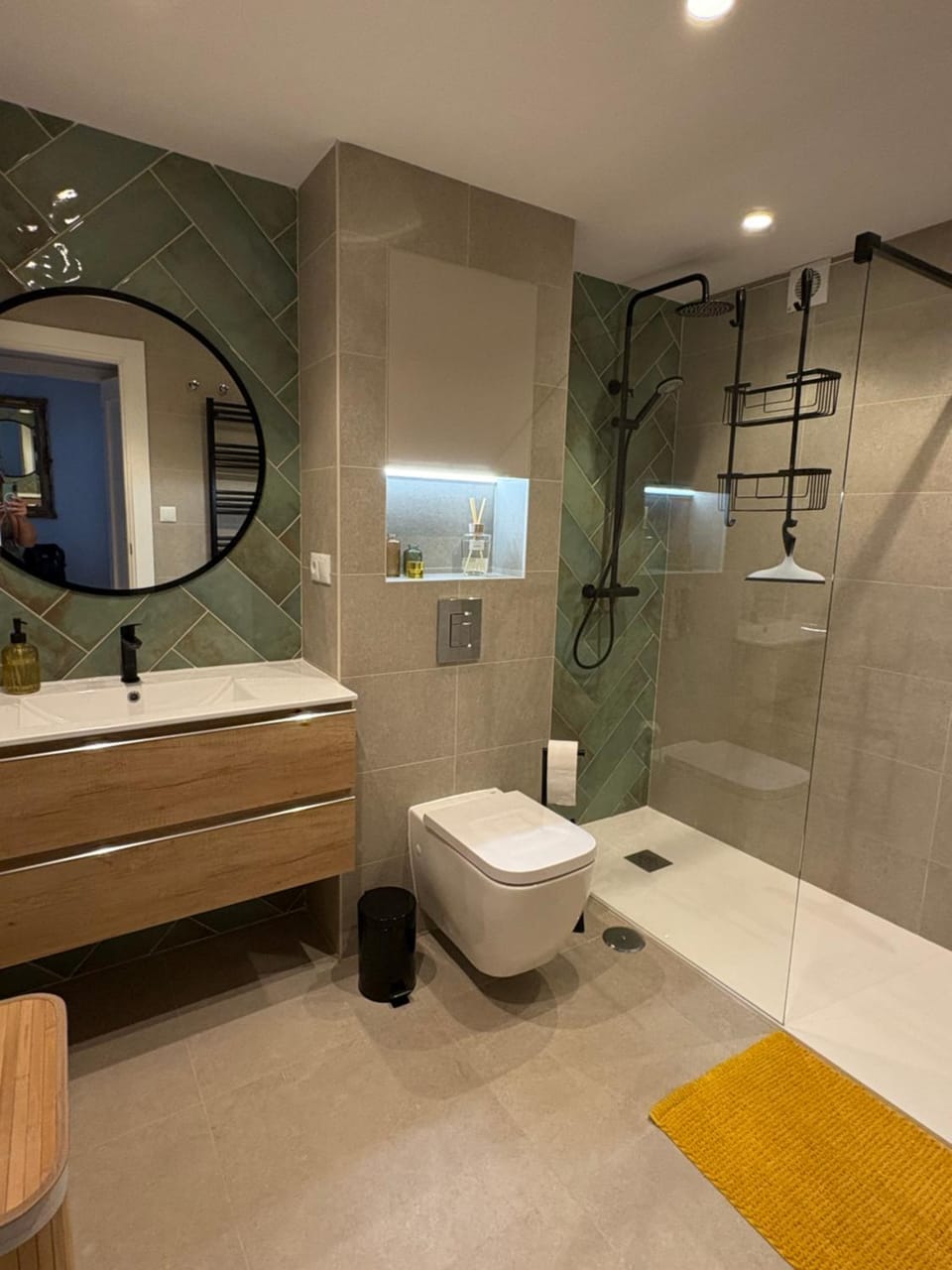 Shower, Toilet, Bathroom, towels