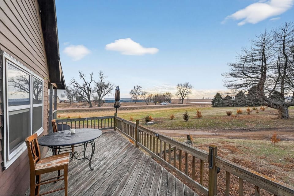 Rustic Shadows - Sioux Falls Escape, Firepit, Pet Friendly! House in South Dakota