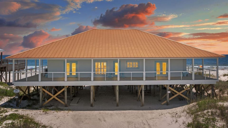 Property building, Facade/entrance, Day, Beach, Sunset