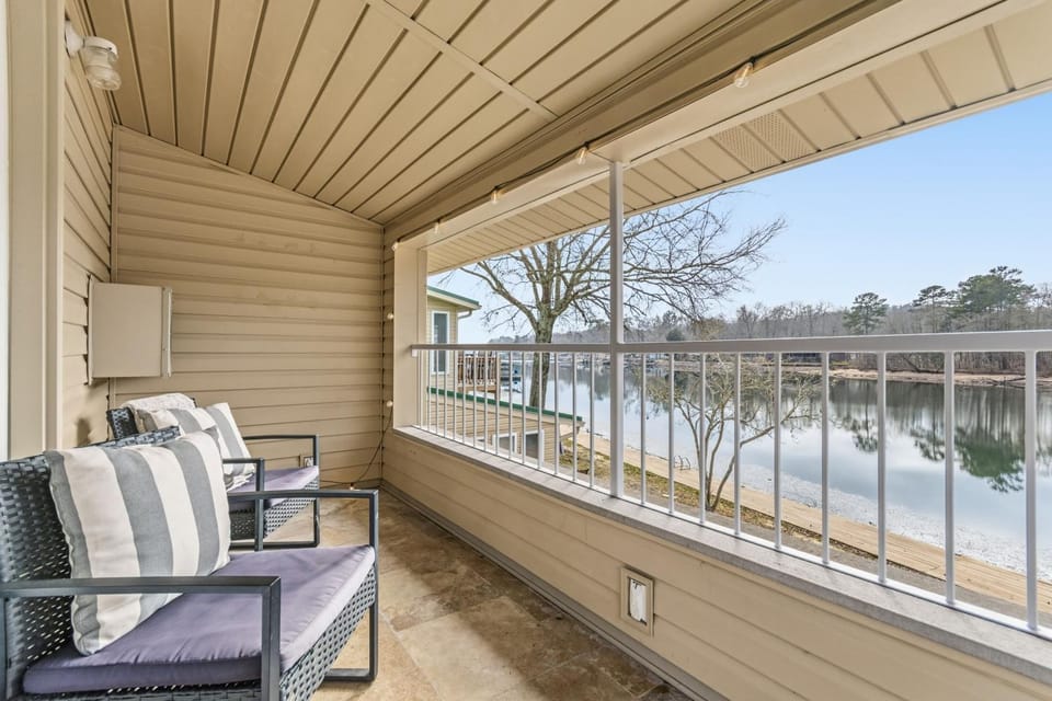 Clearwater Golden Escape on Lake Hamilton condo Apartment in Garland County