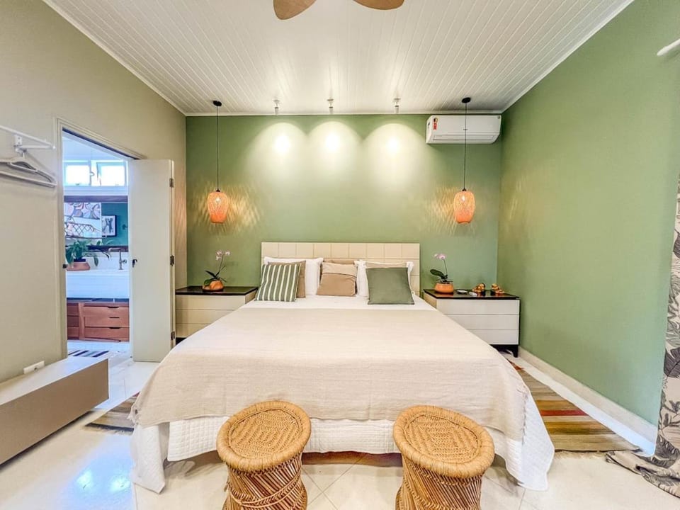 Bed, Bedroom, air conditioner