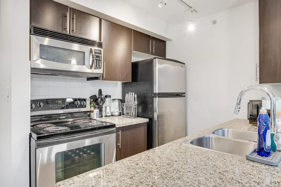 Coffee/tea facilities, Kitchen or kitchenette, dishwasher, oven, stove, toaster
