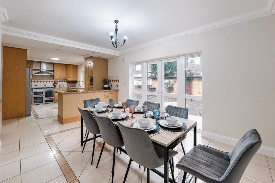Kitchen or kitchenette, Living room, Seating area, Dining area, dishwasher, minibar, oven, stove, toaster