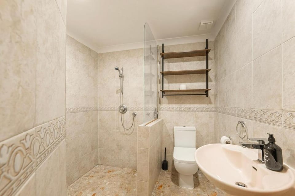 Shower, Toilet, Bathroom, Bath