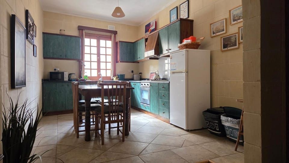 Dining area, kitchen